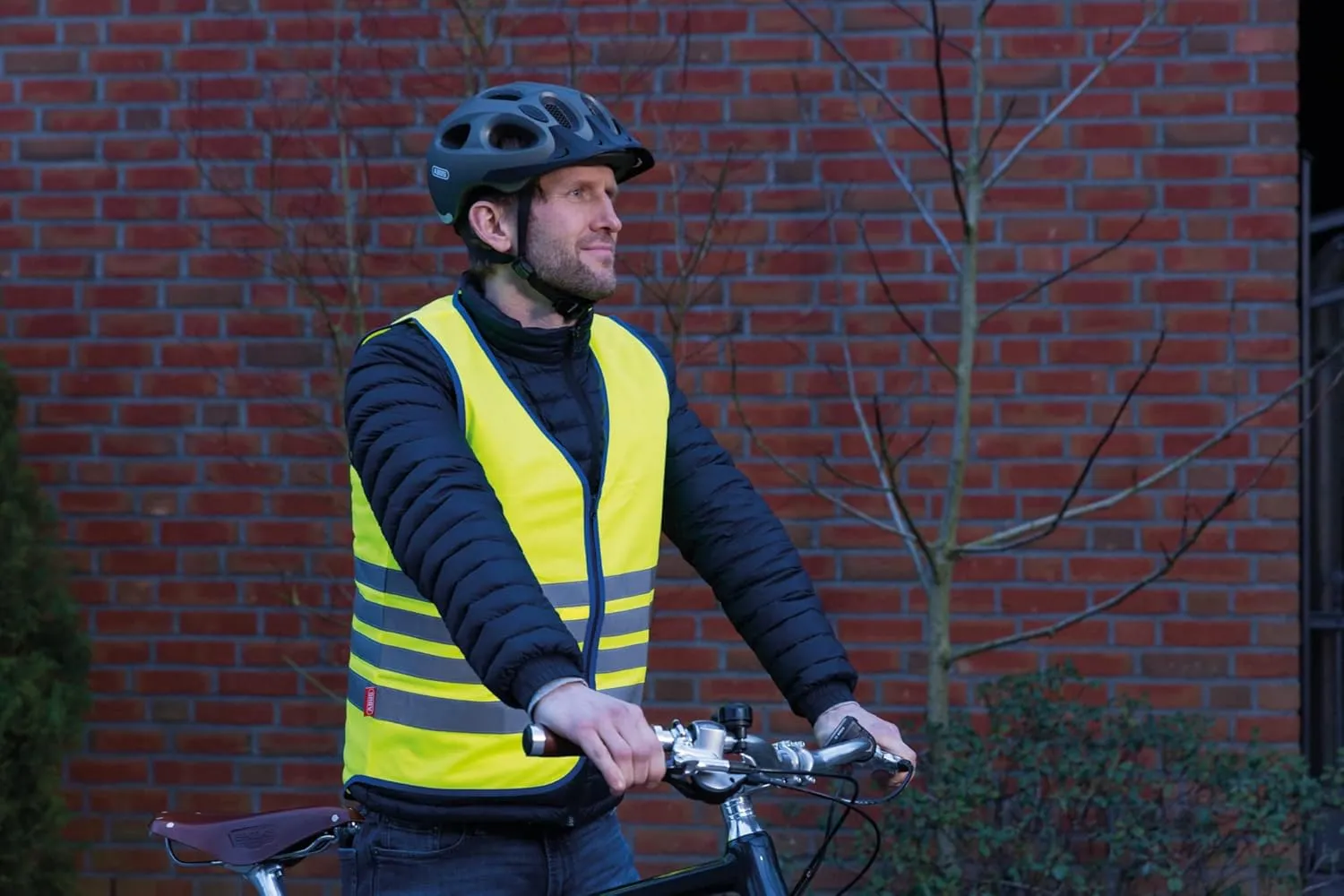 ABUS Lumino Reflective Vest - Safety Vest for Better Visibility Day and Night - for Adults - with Zip