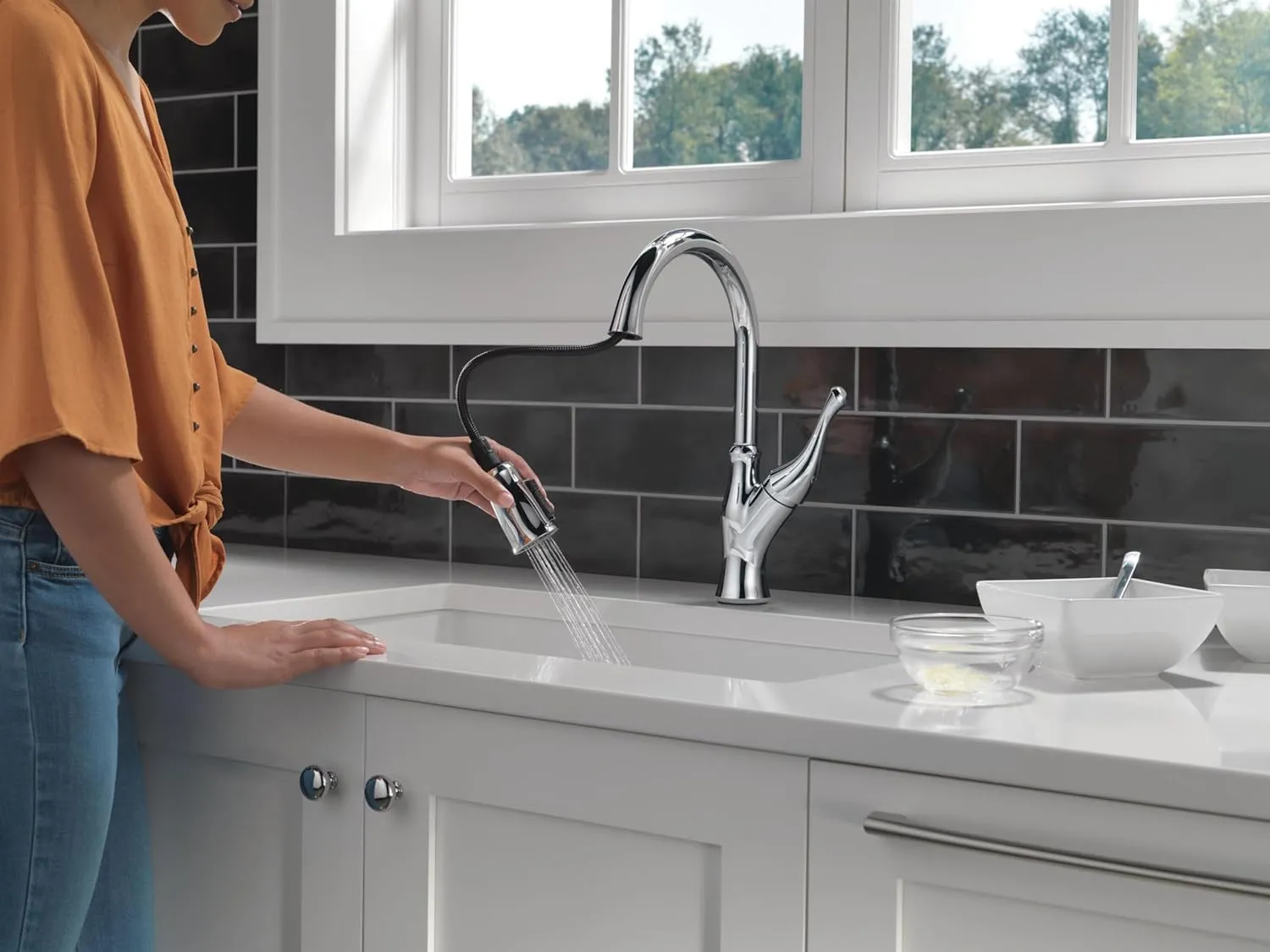 Delta Faucet Ophelia Pull Down Kitchen Faucet Chrome, Chrome Kitchen Faucets with Pull Down Sprayer, Kitchen Sink Faucet, Faucet for Kitchen Sink with Magnetic Docking Spray Head, Chrome 19888Z-DST