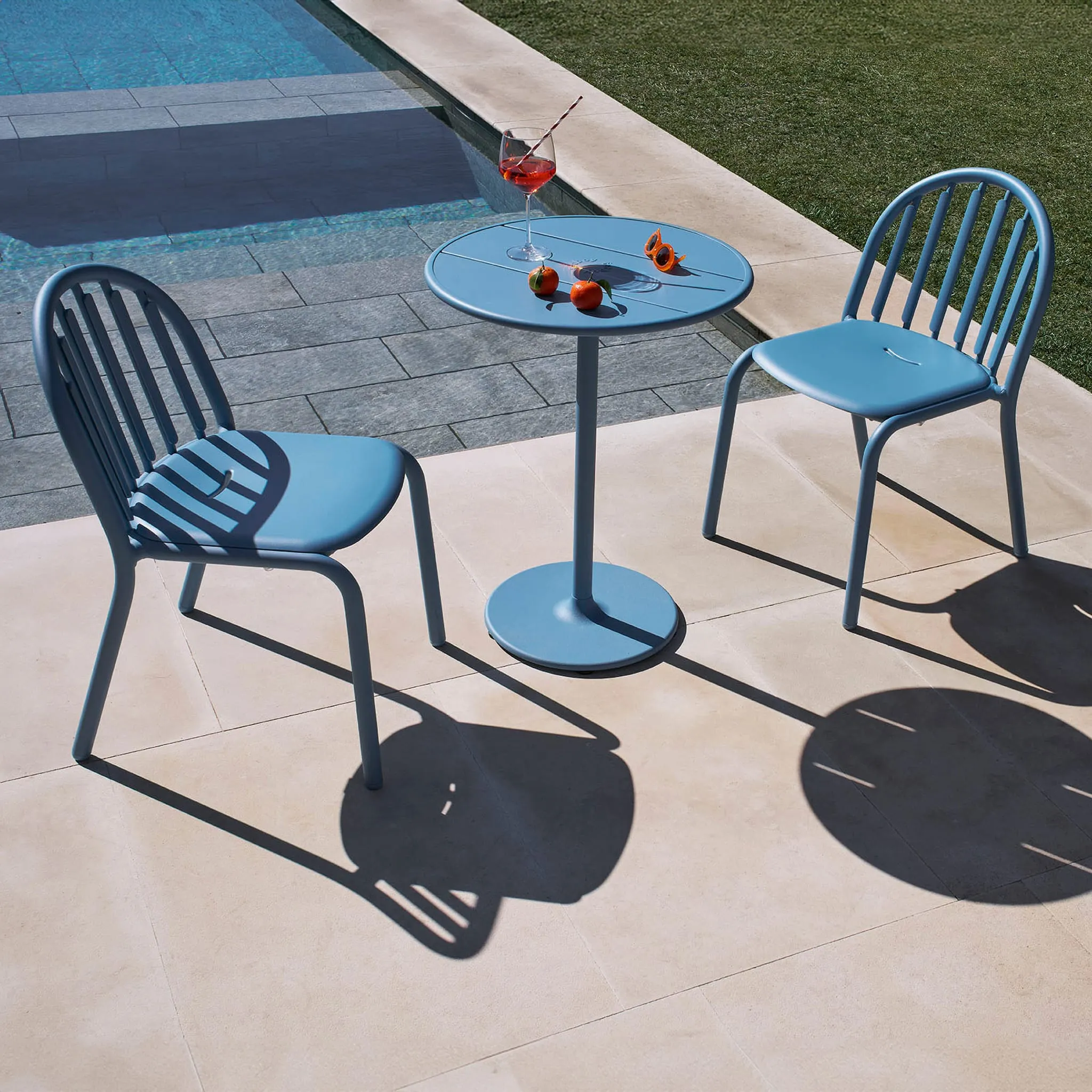 Fred's Bistro Set<br> 1 Round Table   2 Chairs
