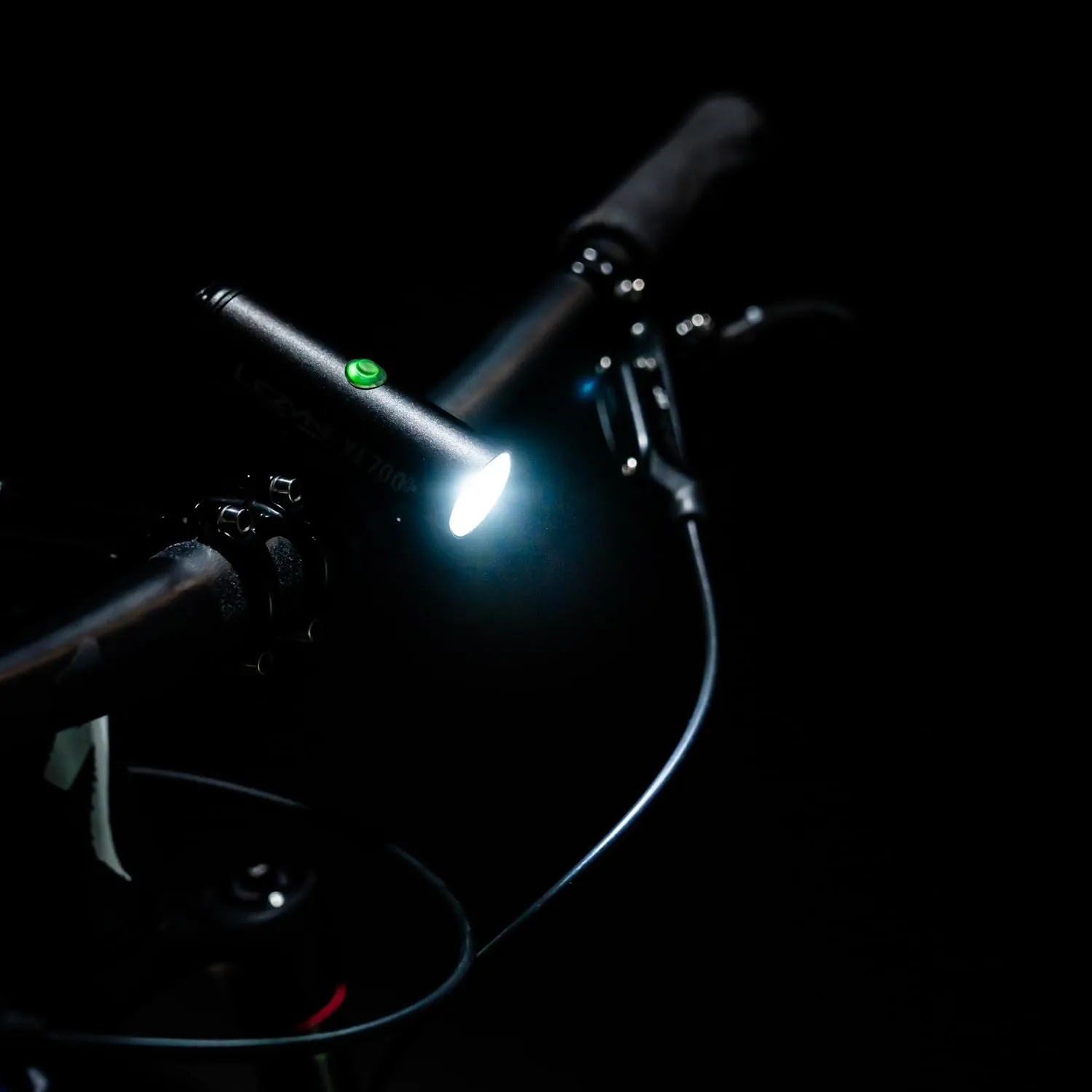 LEZYNE Classic Drive 700XL Bicycle USB Rechargeable IPX7 White LED Front Light w/Multiple Solid & Flash Modes | Integrated Versatile Strap Mount Compatible with Handlebars, 700 Lumens