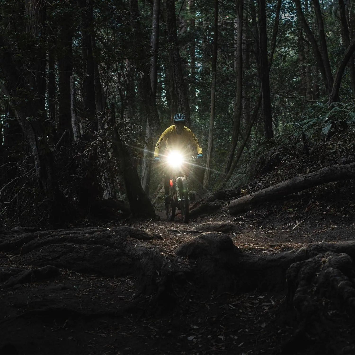 LEZYNE Super Drive Bicycle USB Rechargeable IPX7 White LED Front Light with Multiple Solid & Flash Modes | Integrated Silicone Rubber Strap Mount | Smart Connect | 1600/1800 Lumens Options