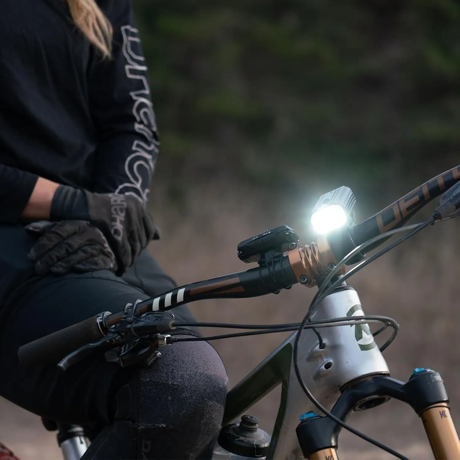LEZYNE Super Drive Bicycle USB Rechargeable IPX7 White LED Front Light with Multiple Solid & Flash Modes | Integrated Silicone Rubber Strap Mount | Smart Connect | 1600/1800 Lumens Options
