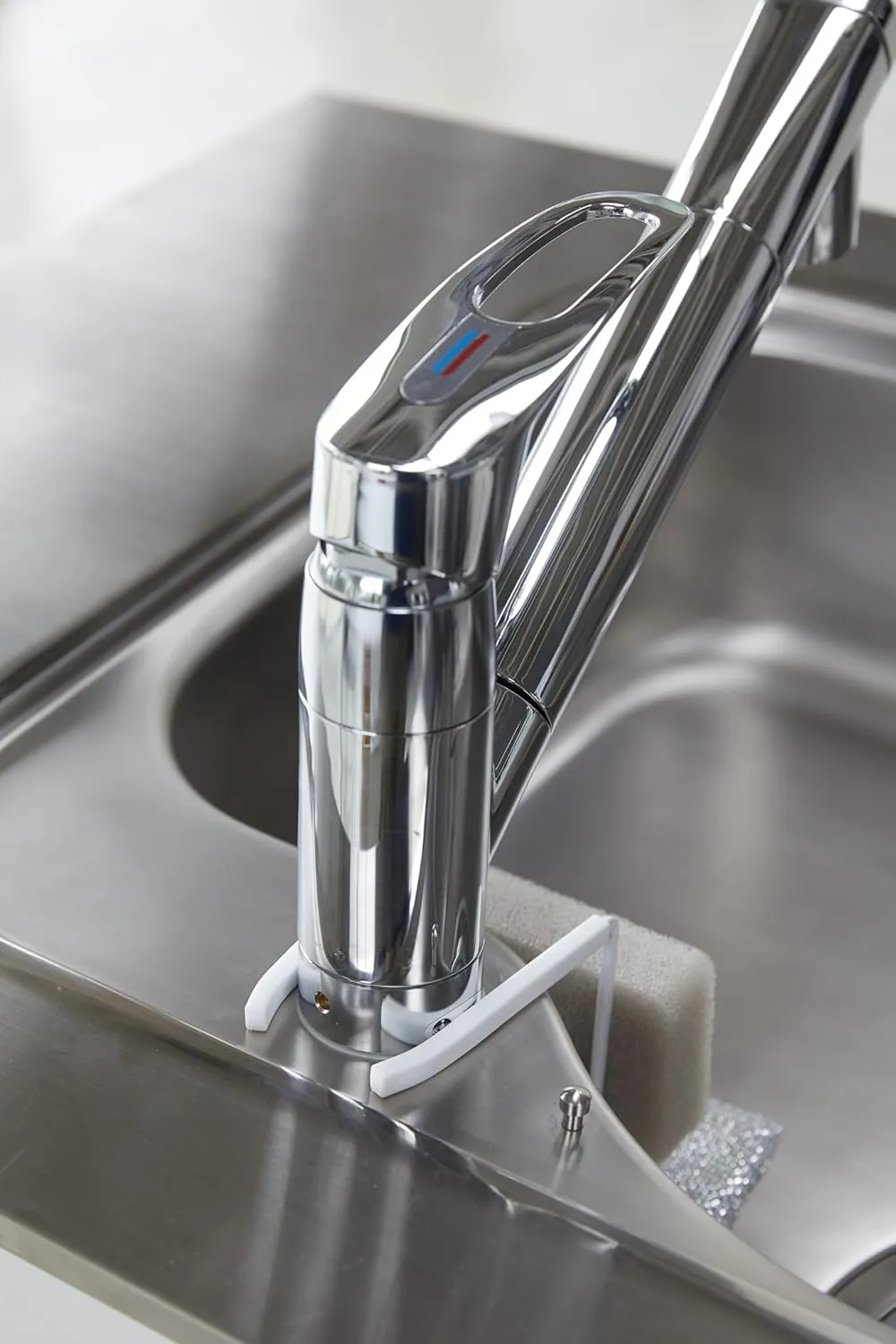 YAMAZAKI home Tower Faucet-Hanging Sponge Holder Double, White